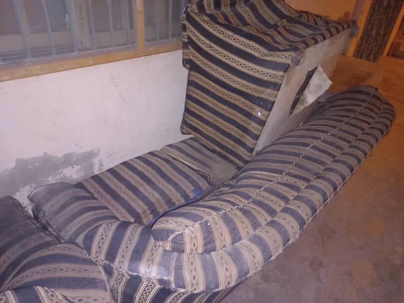 Old Sofa Set 0