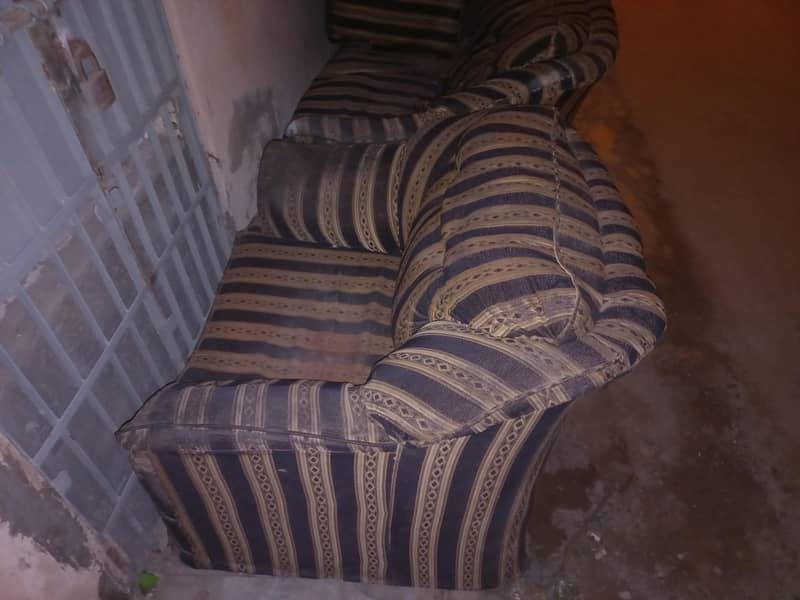 Old Sofa Set 1