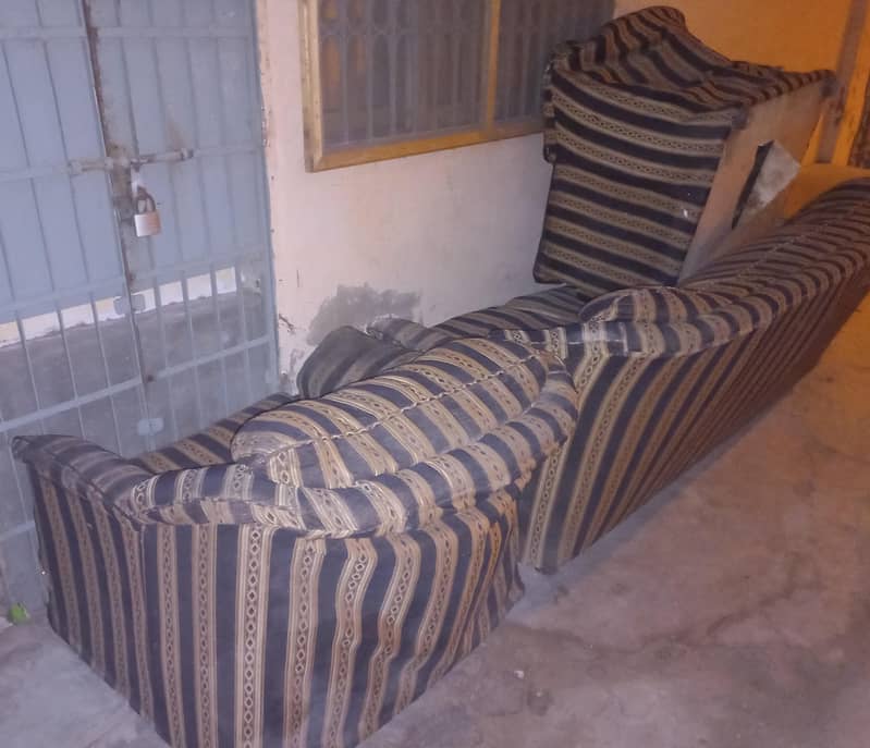 Old Sofa Set 3