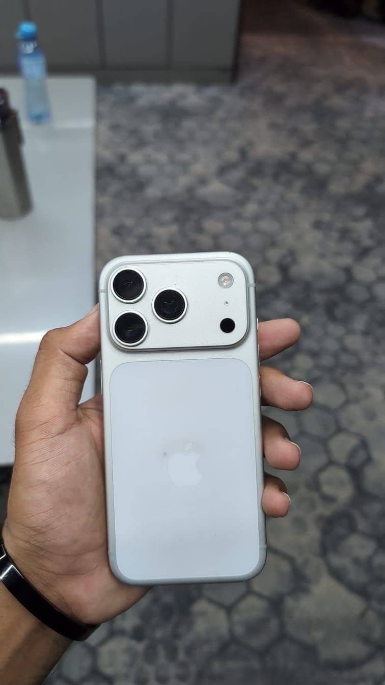 Apple iPhone 17 Pro 3