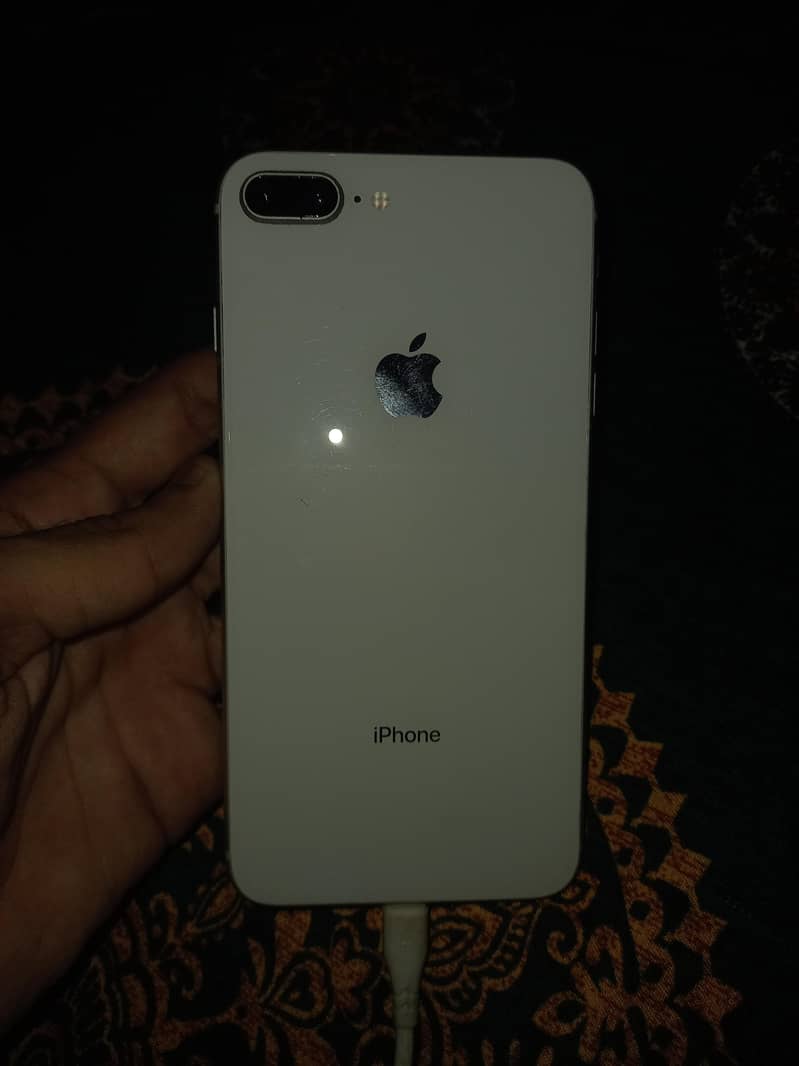 Apple iPhone 8 Plus 3