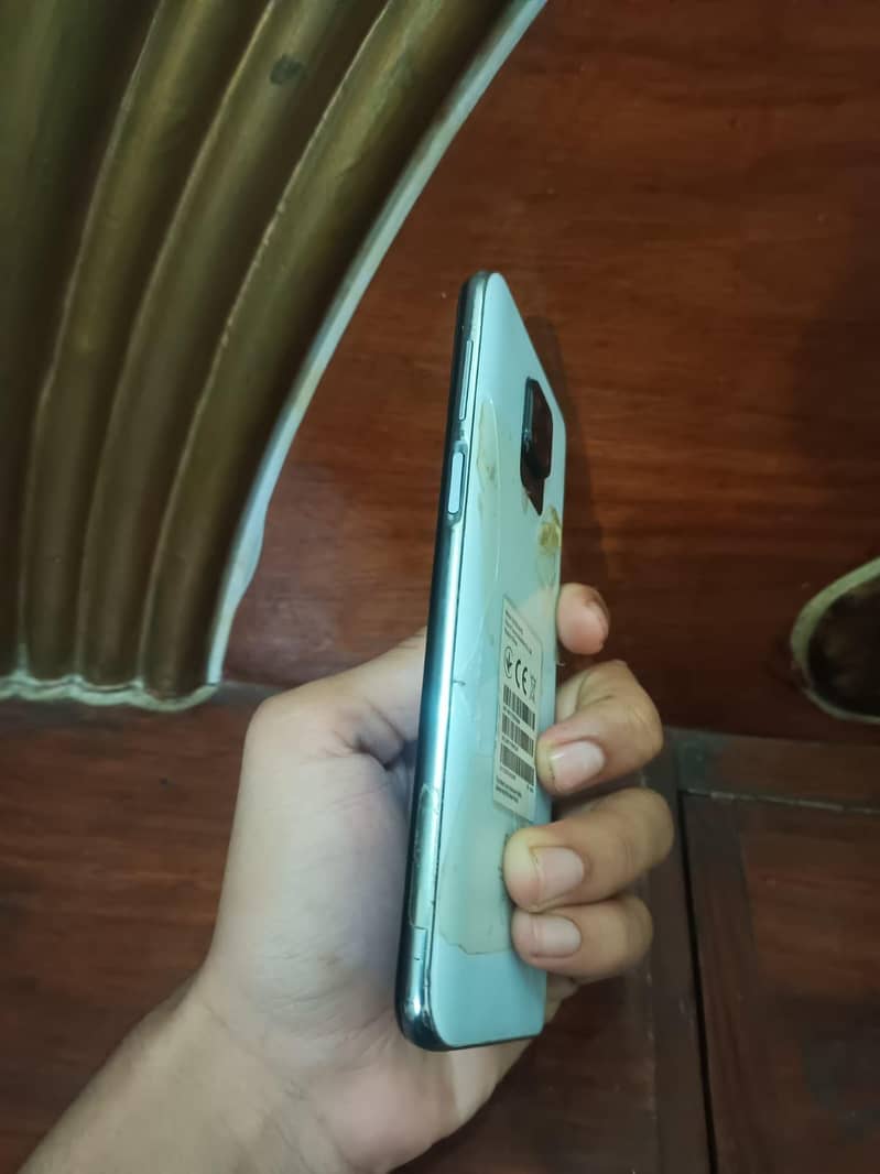 Xiaomi Redmi Note 9S 4