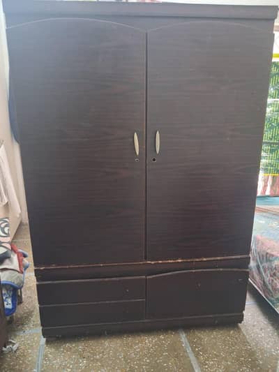 almari/wardrobe urgent for sale