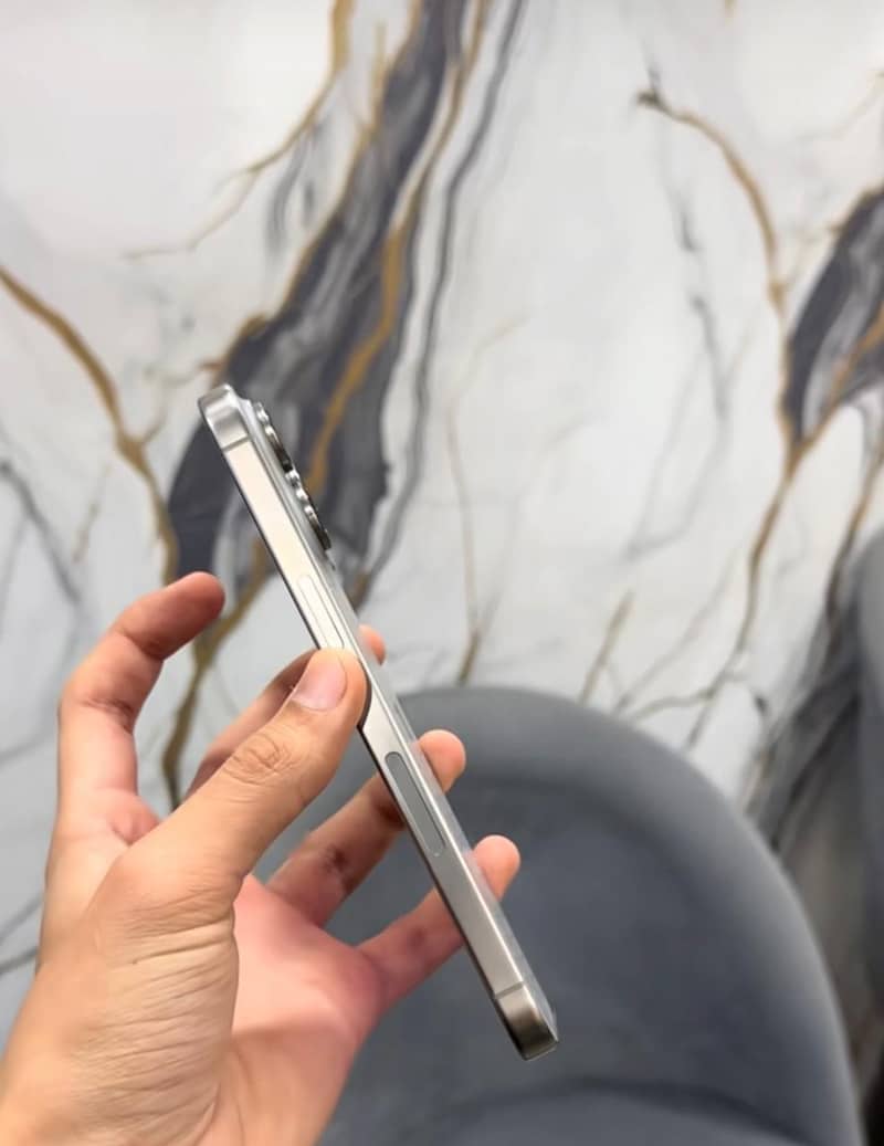 Apple iPhone 15 Pro max 1