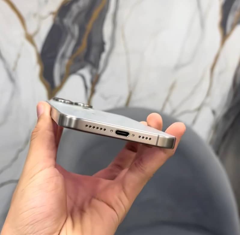 Apple iPhone 15 Pro max 2