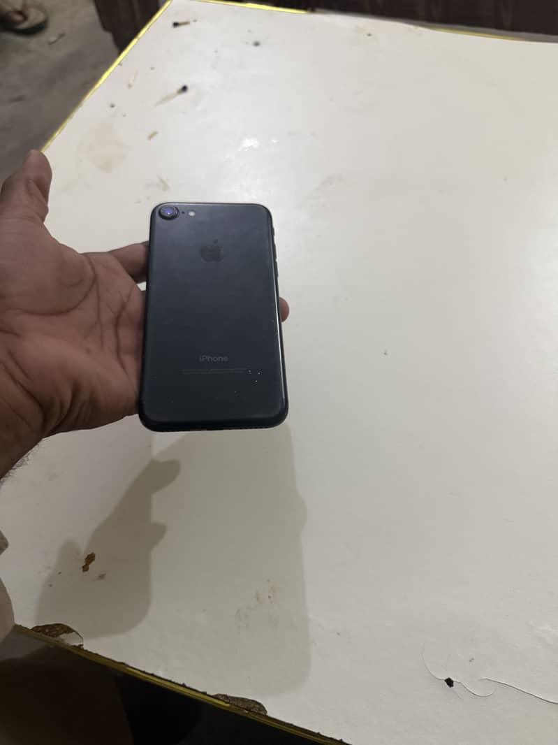 Apple iPhone 7 1