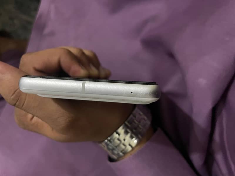 Google Pixel 7 4