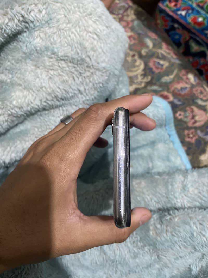 Apple iPhone XS 3