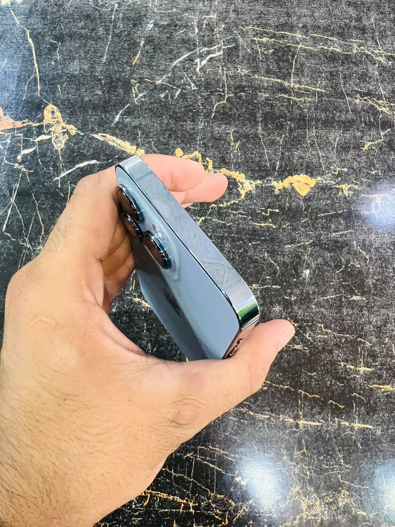 Apple iPhone 13 Pro 1