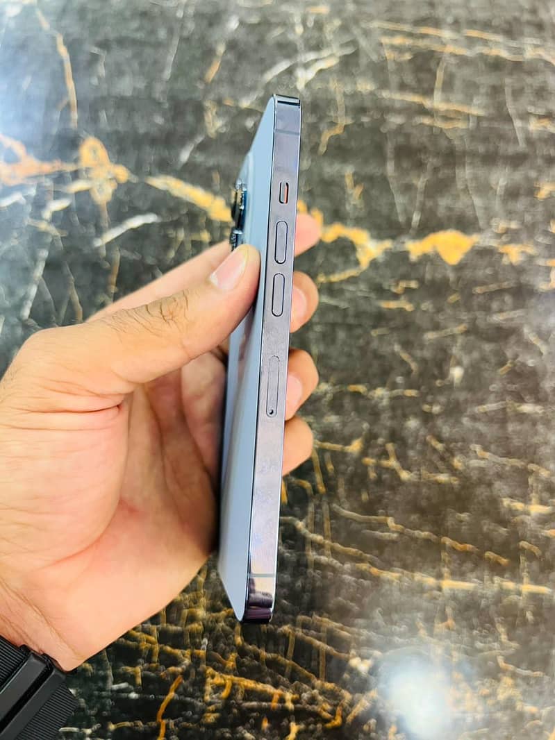 Apple iPhone 13 Pro 2