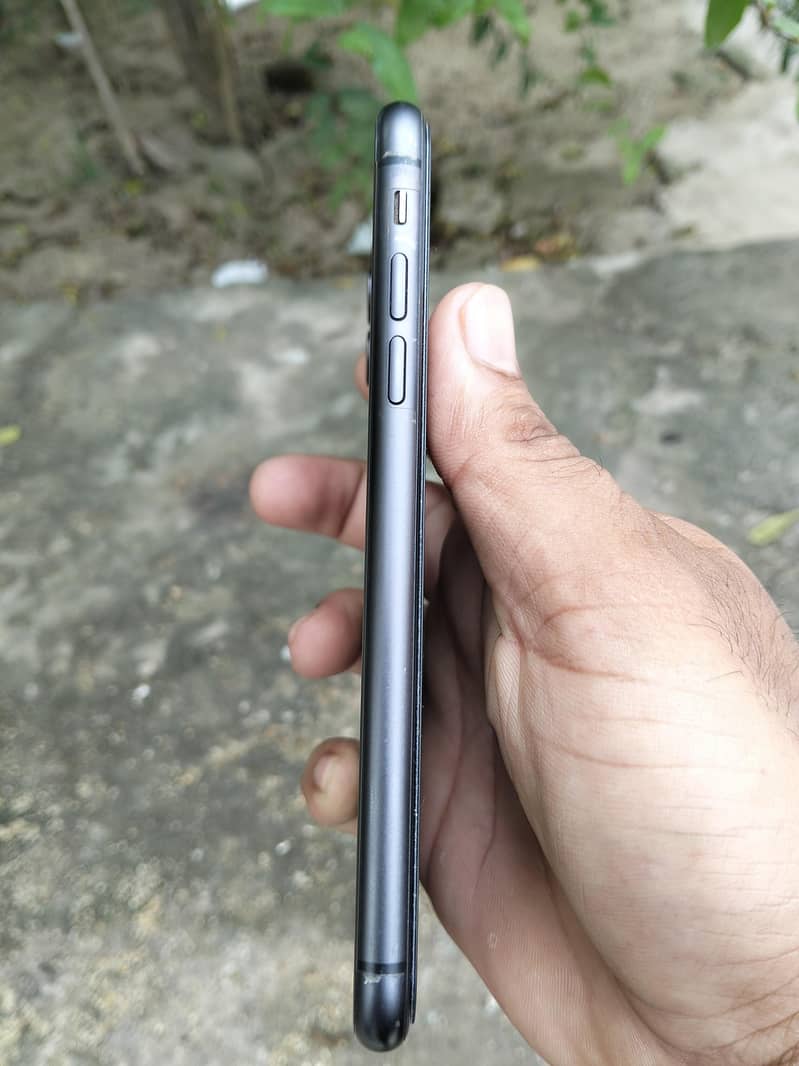 Apple iPhone 11 3