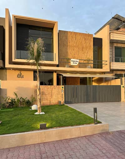 10 Marla Stylish Designer House For Sale In Multi Gardens B-17 Islamabad