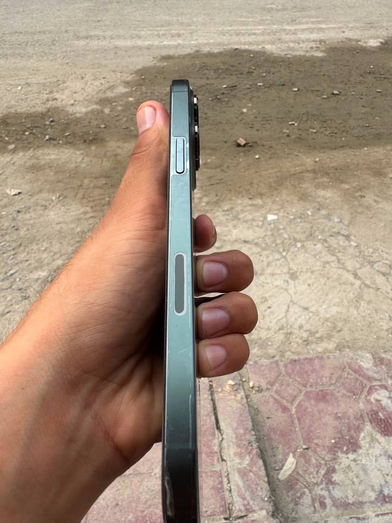 iPhone 13 Pro Max 4
