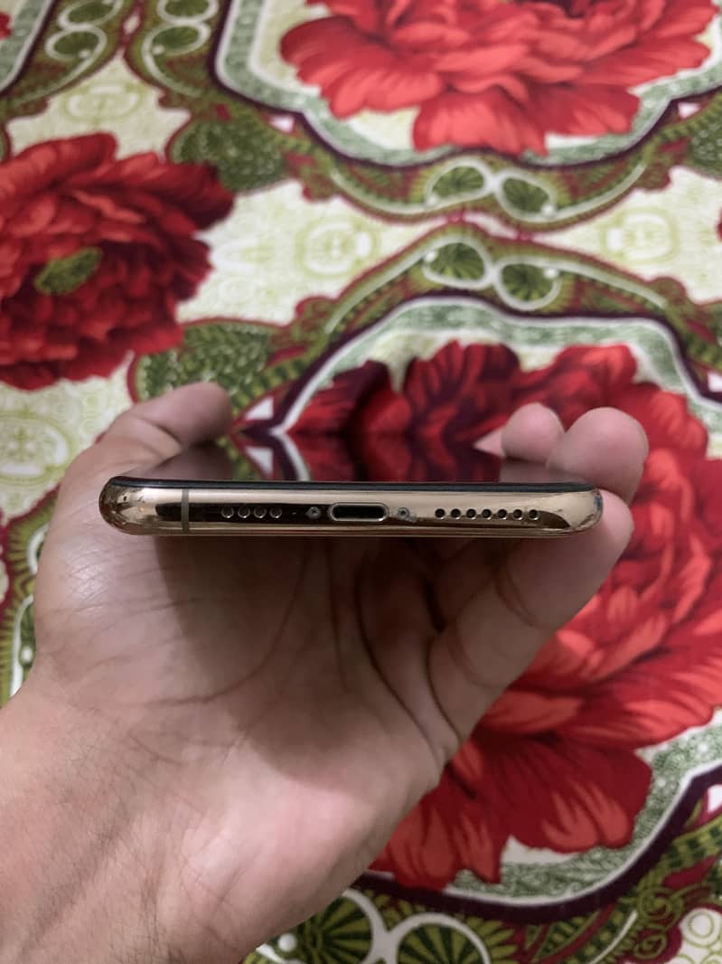Apple iPhone 11 Pro Max 2