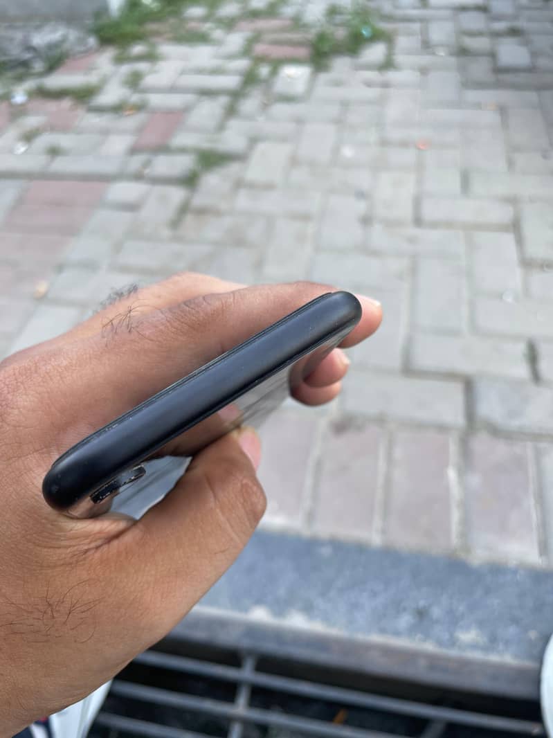 Apple iPhone XR 1