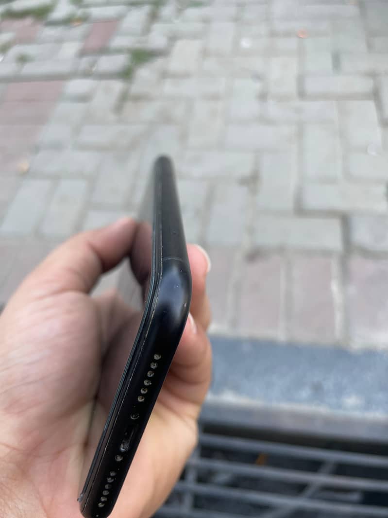 Apple iPhone XR 4