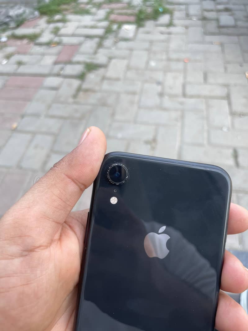 Apple iPhone XR 7
