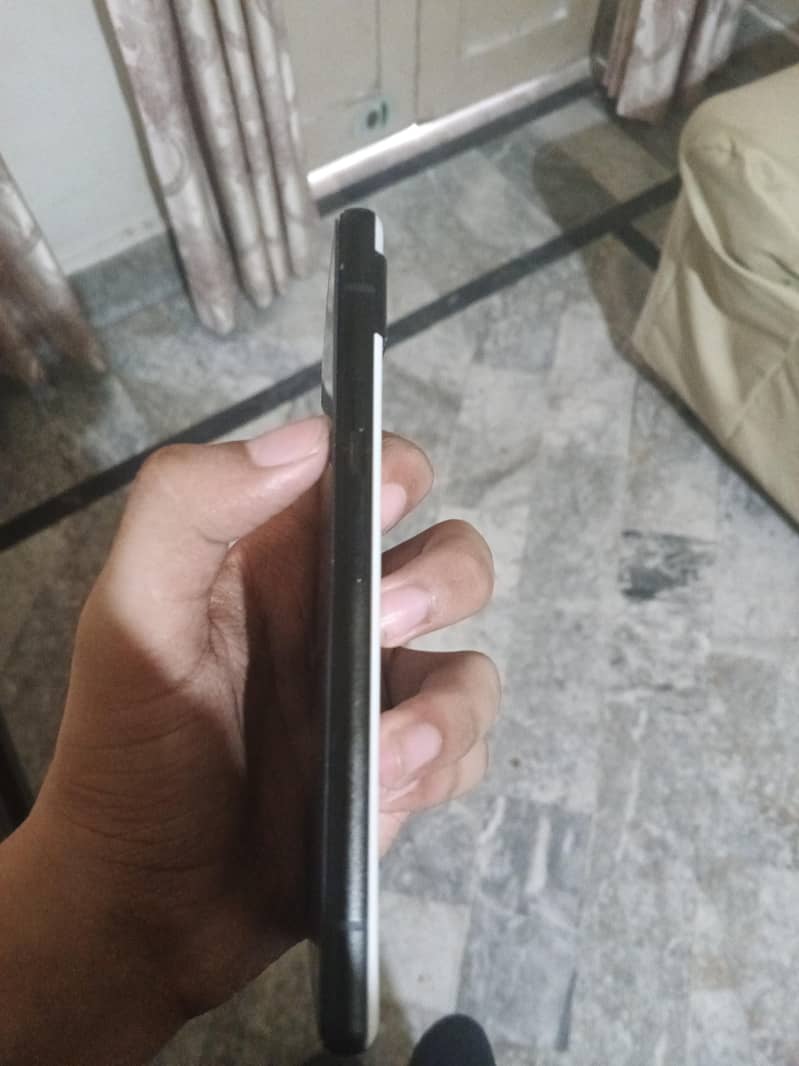 Google Pixel 6a 5