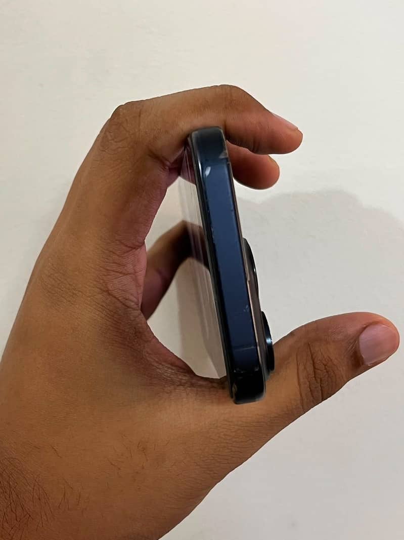 Apple iPhone 15 Pro 4