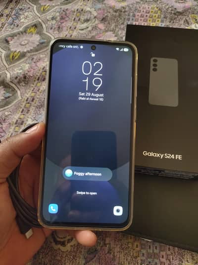 Samsung Mobile S24 fE