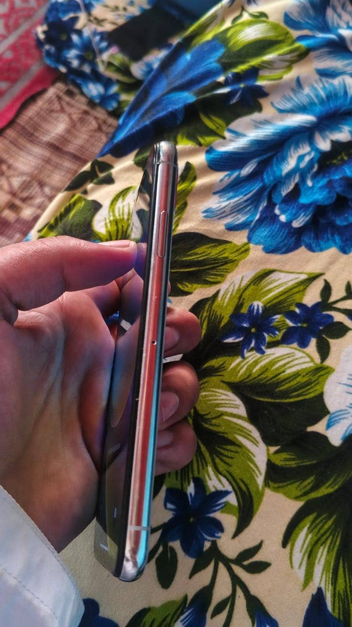 Apple iPhone X 3