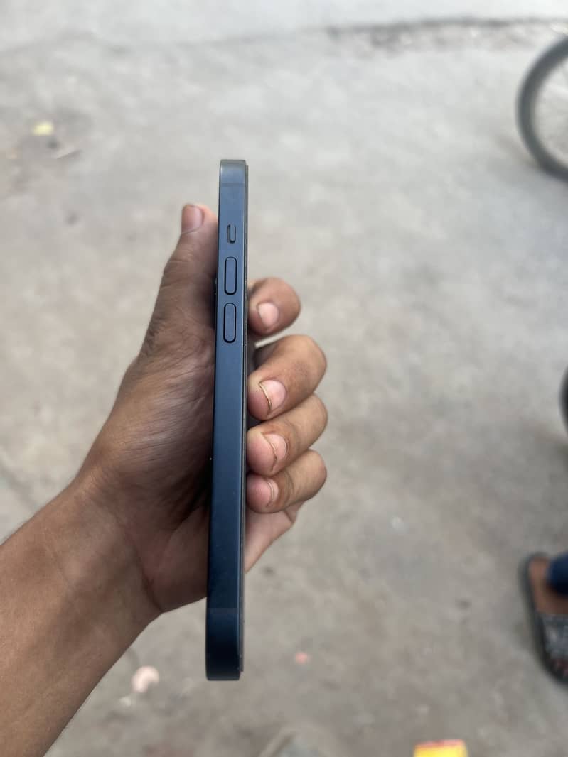 Apple iPhone 14 3