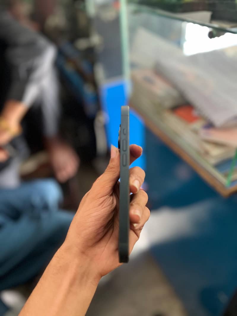 Apple iPhone 14 4