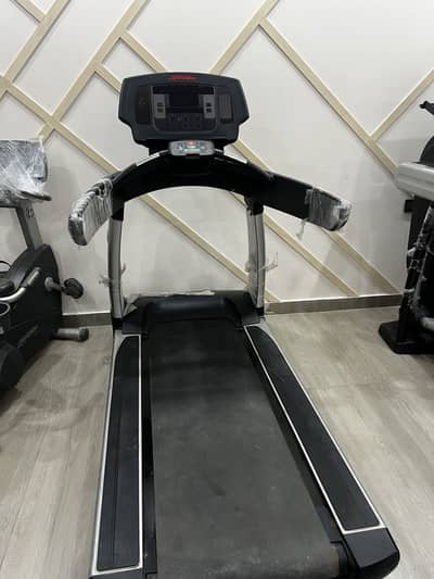 Life Fitness 95T Elevation Series Treadmill