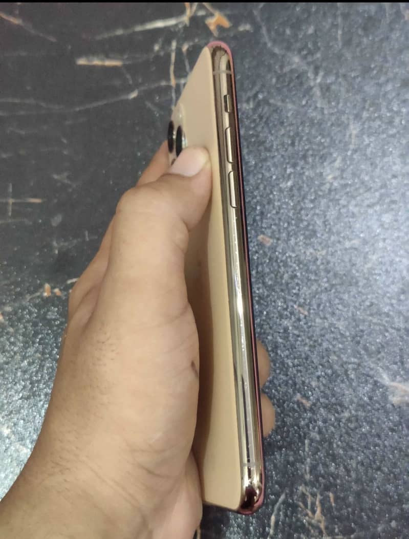 Apple iPhone 11 Pro Max 3