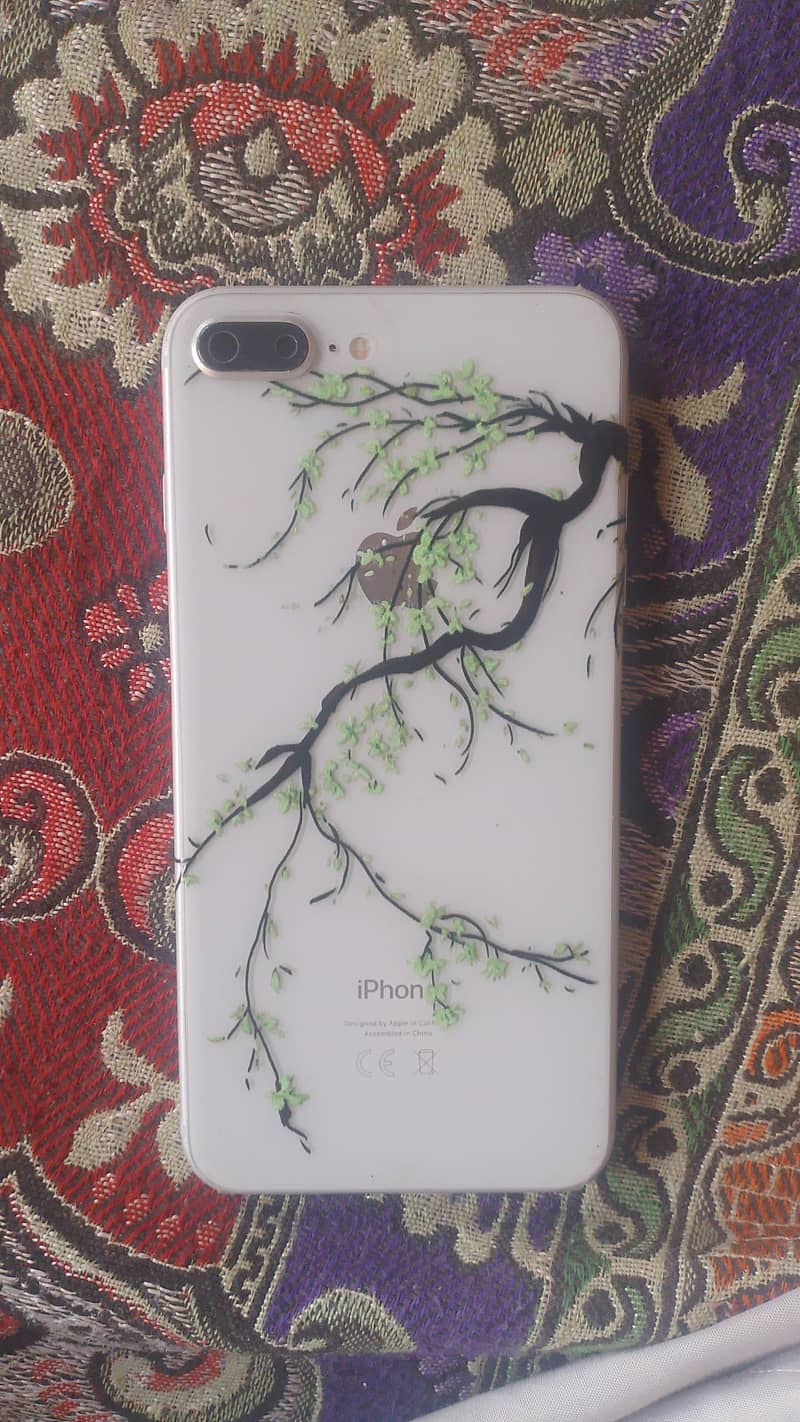 Apple iPhone 8 Plus 0
