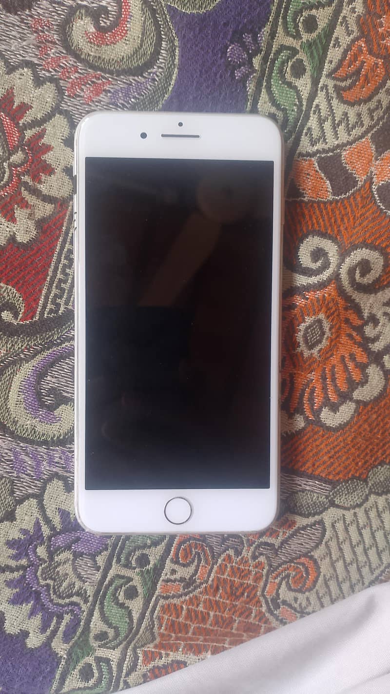 Apple iPhone 8 Plus 1