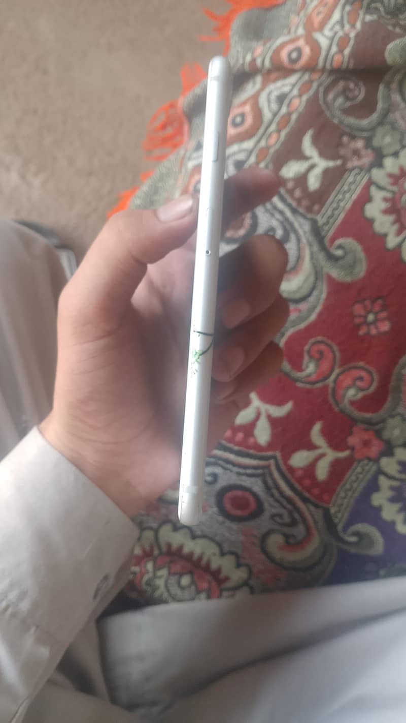 Apple iPhone 8 Plus 3