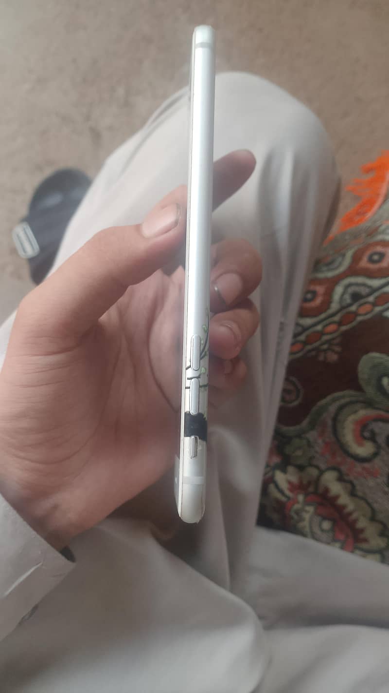 Apple iPhone 8 Plus 4