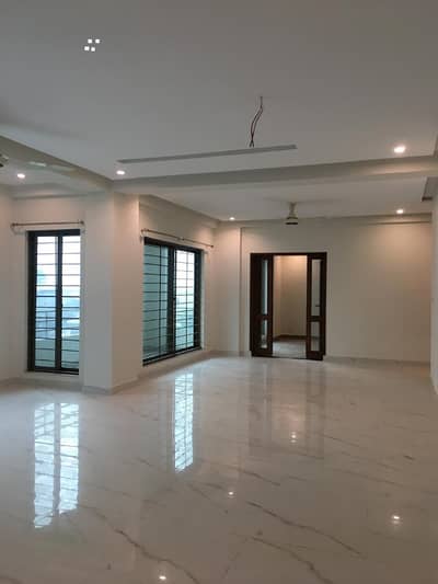 12 MARLA BRAND NEW APARTMENT AVAILABLE FOR RENT