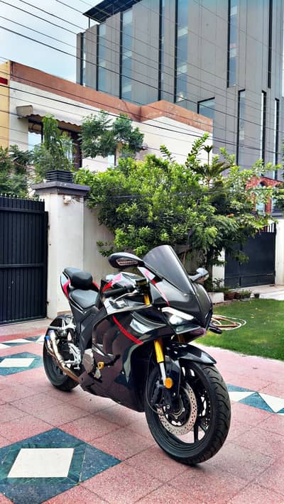 Ducati Panigale 400cc – 2025 Model | Dual Cylinder