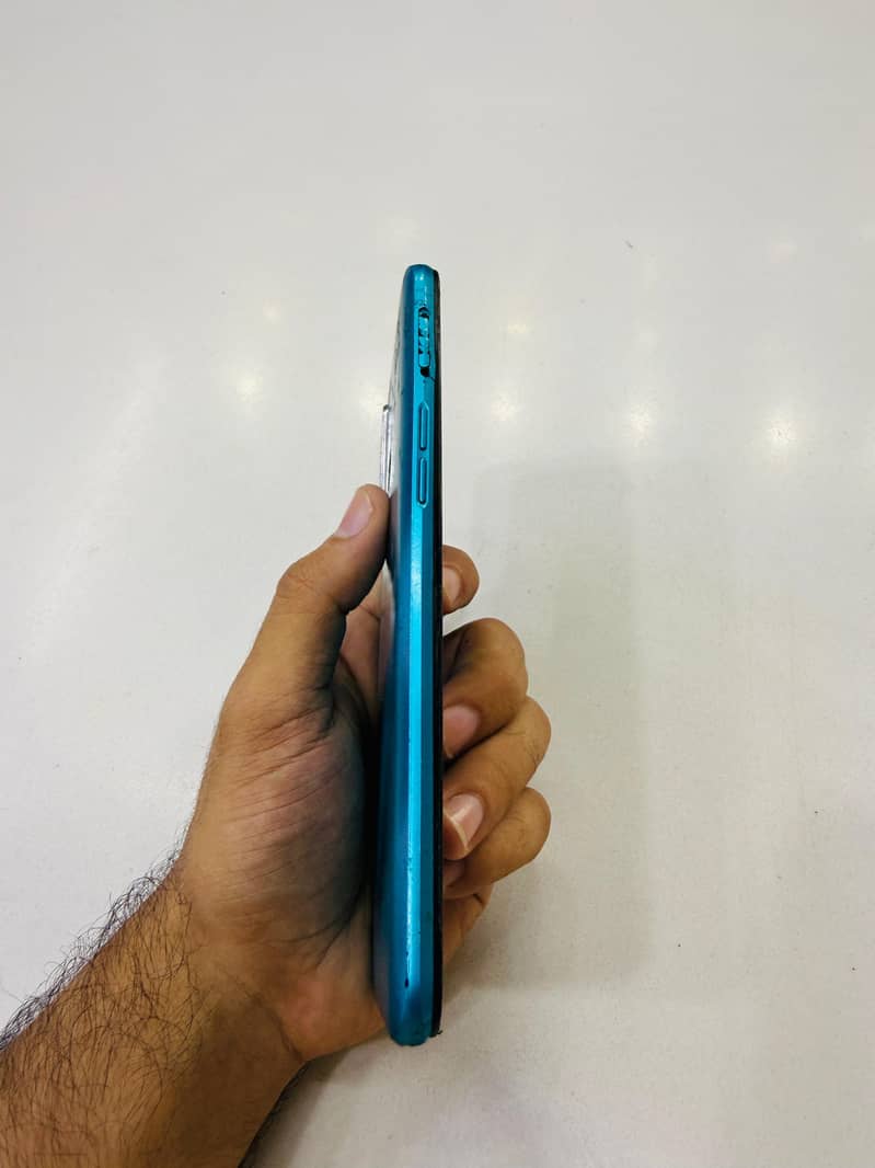 Realme 5i 4