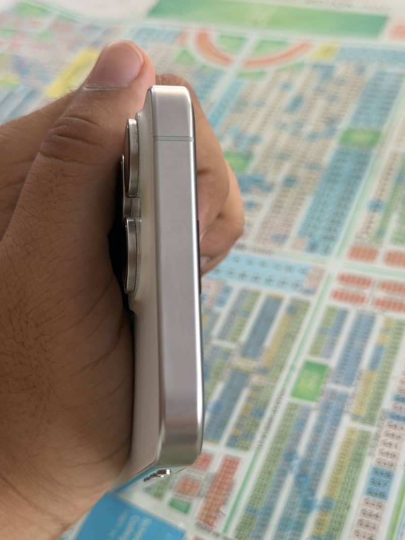 Apple iPhone 15 Pro Max 1