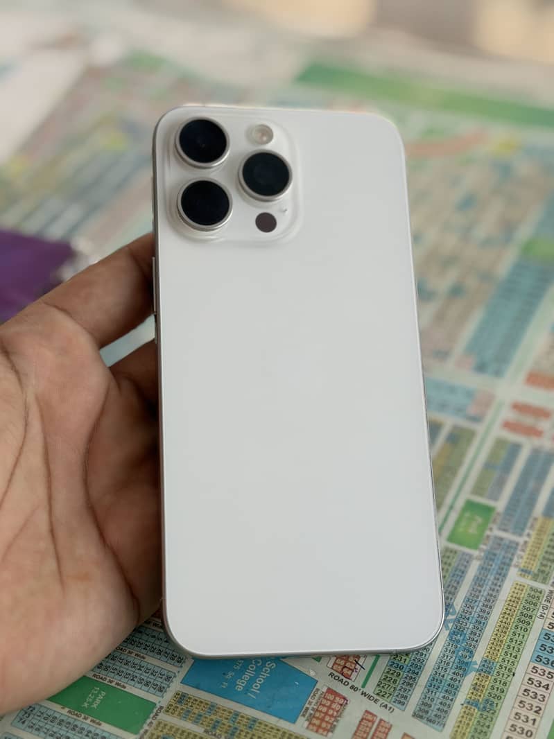 Apple iPhone 15 Pro Max 8