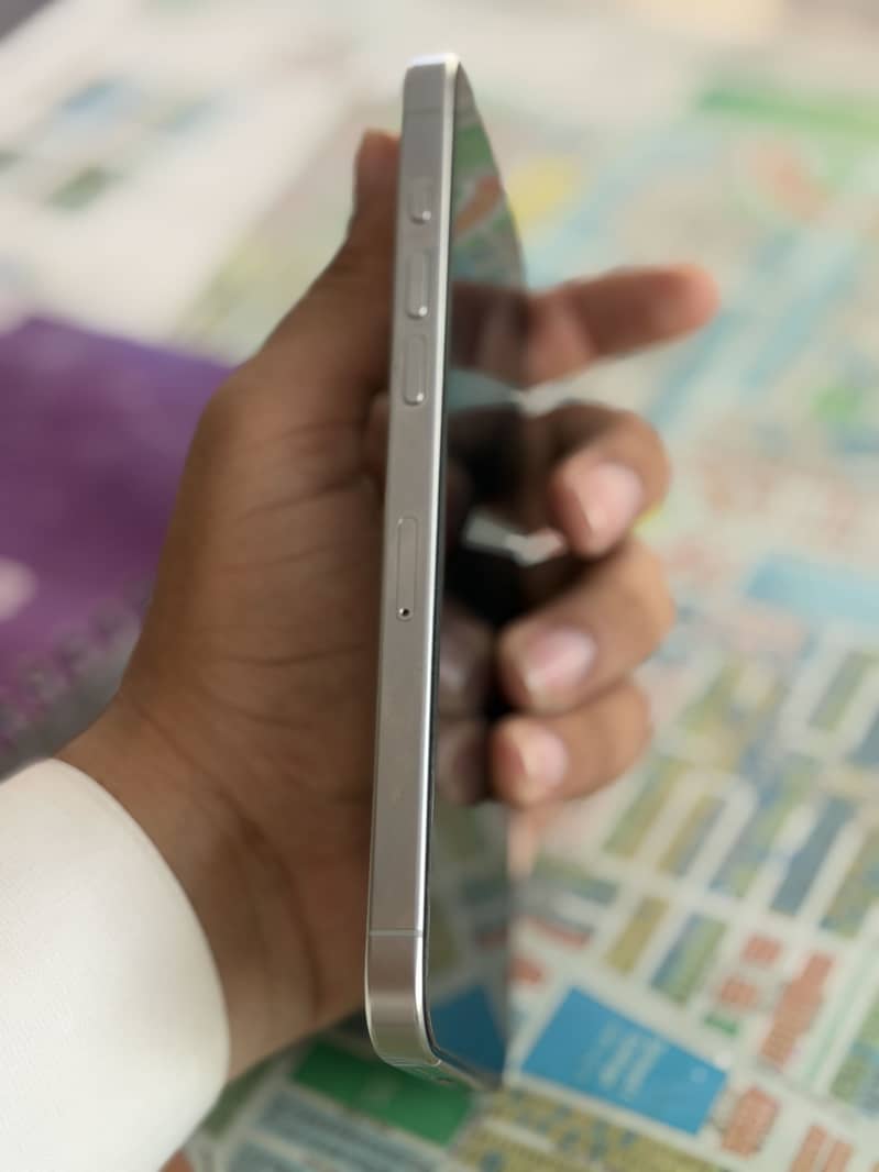 Apple iPhone 15 Pro Max 16