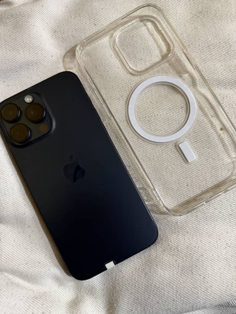 Apple iPhone 15 Pro Max 3