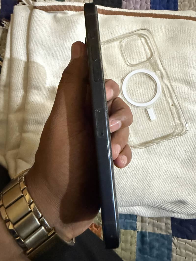 Apple iPhone 15 Pro Max 5