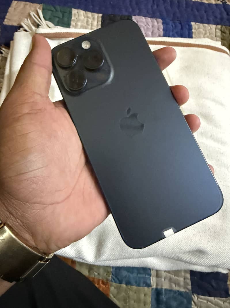 Apple iPhone 15 Pro Max 6