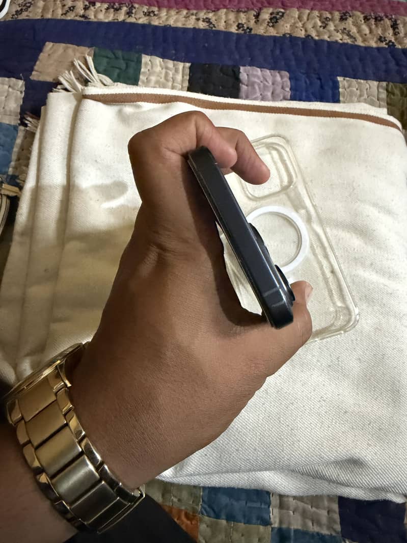 Apple iPhone 15 Pro Max 10