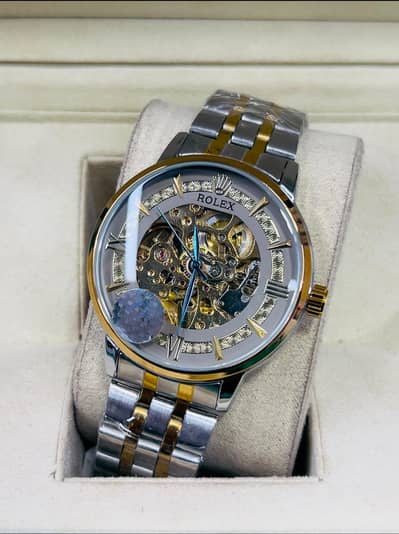 ​Hi, I am selling my watch in top condition.