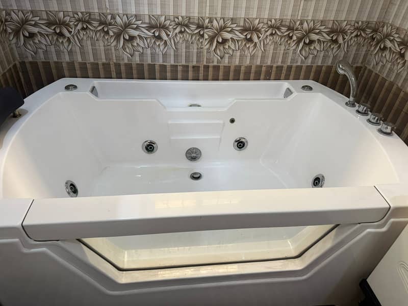 Bath tub / Jacuzzi 0