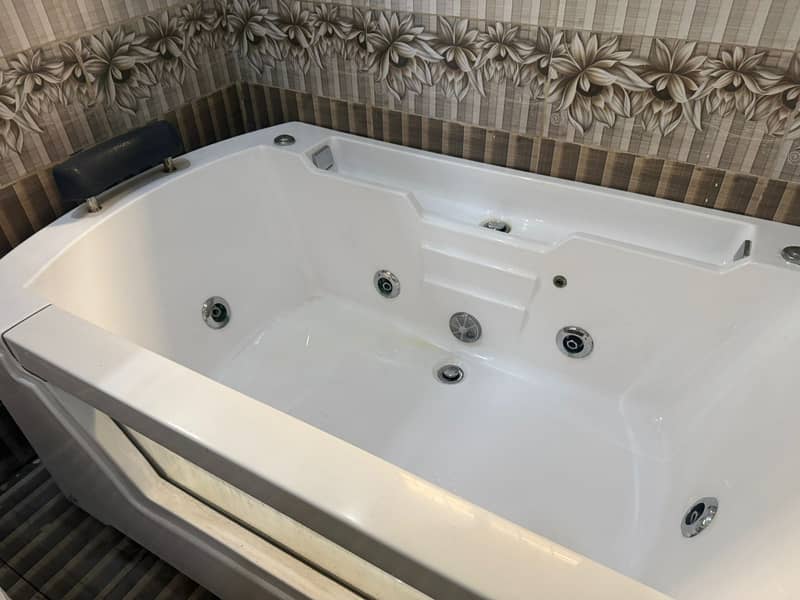 Bath tub / Jacuzzi 5