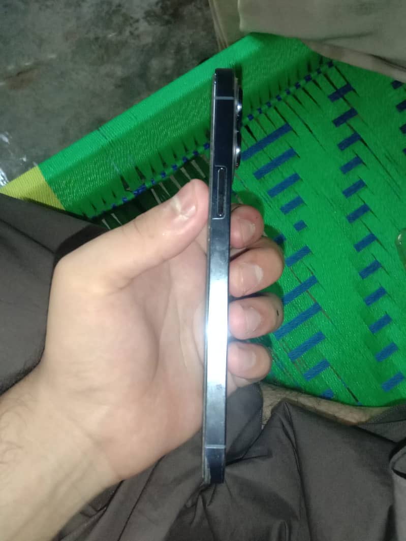 Apple iPhone 13 Pro Max 4