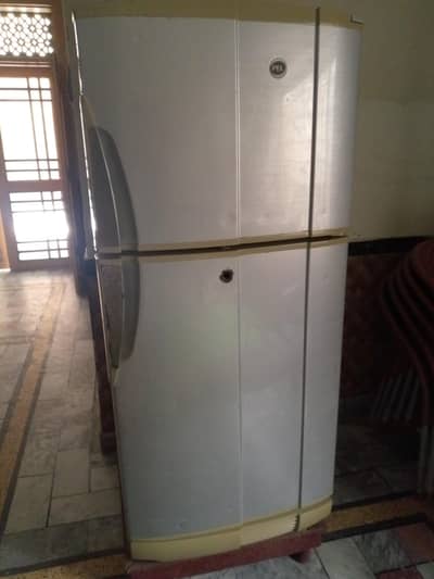 PEL ki fridge ha