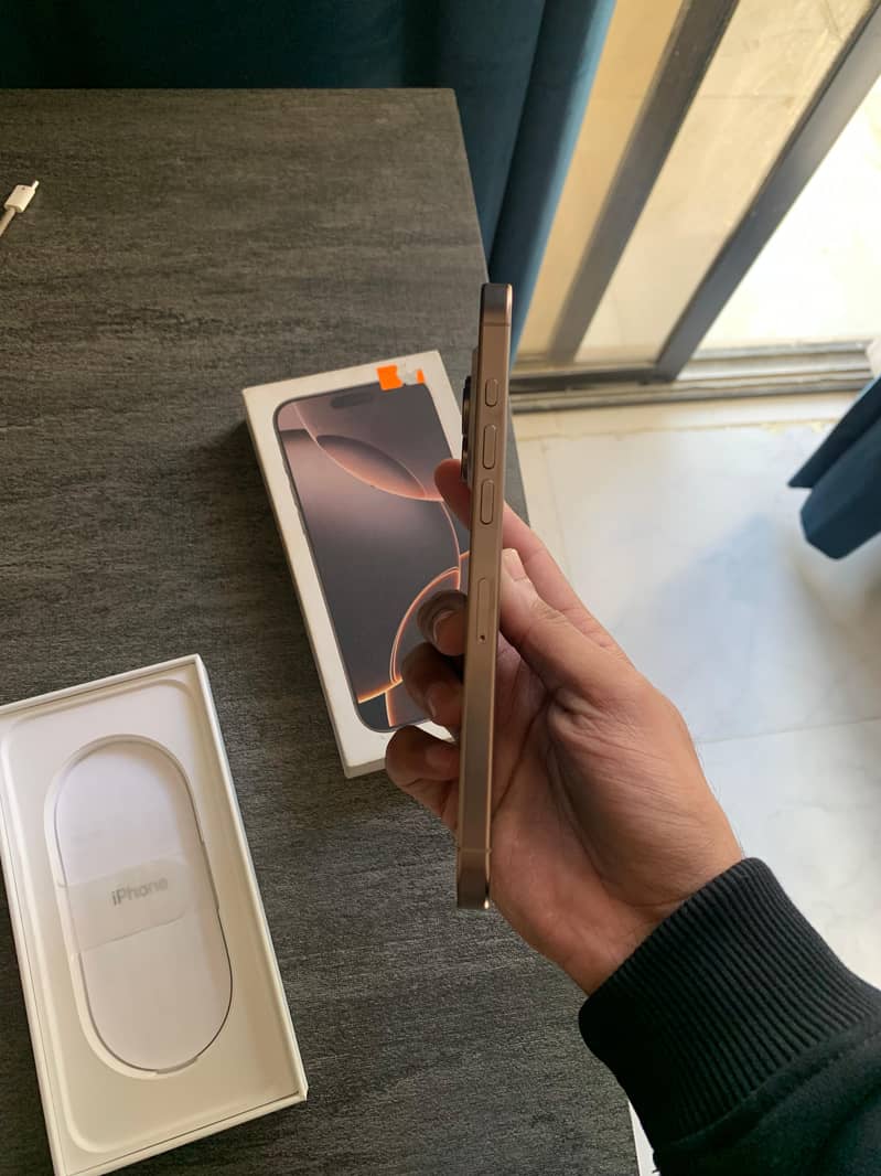 Apple iPhone 16 Pro Max 1