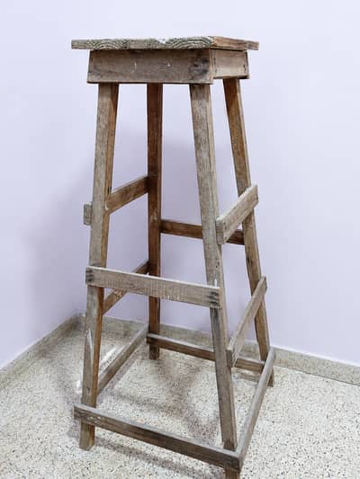 Wooden 5ft tall stool/ ladder. Whatsapp 03373195090
